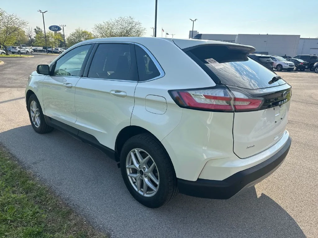 Used 2023 White Ford SEL image 3