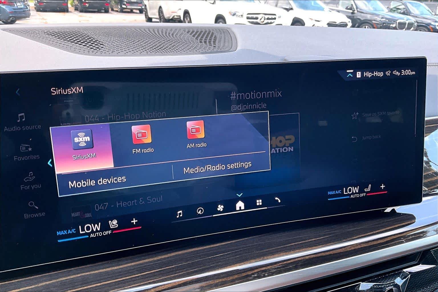 Used 2026 Skyscraper Grey Metallic BMW xDrive40i image 37