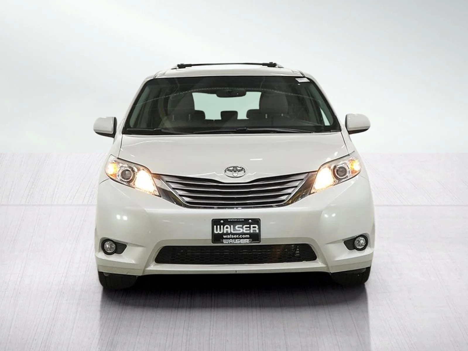 Used 2017 White Toyota XLE image 8