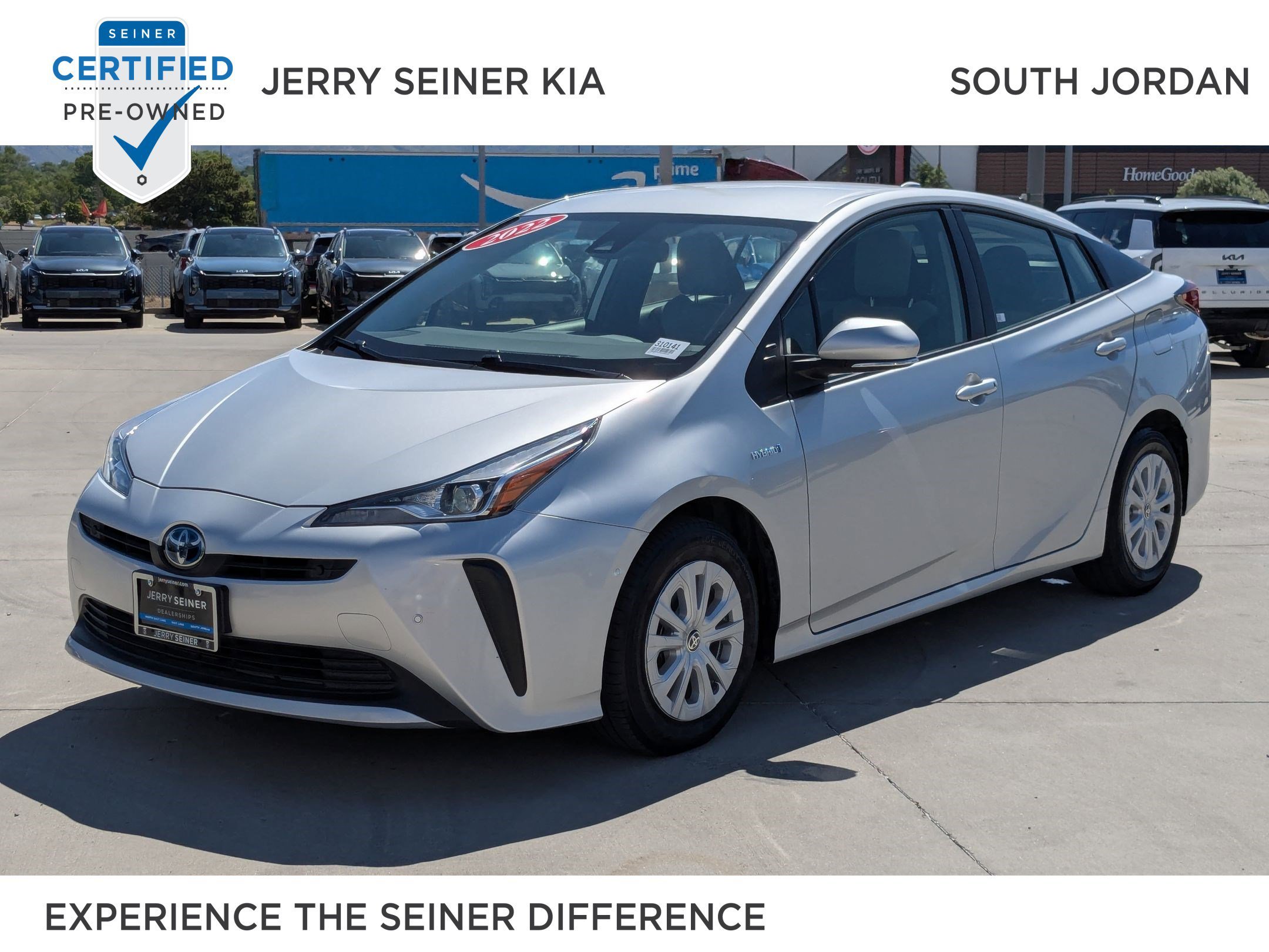 2022 Toyota Prius LE FWD's photo