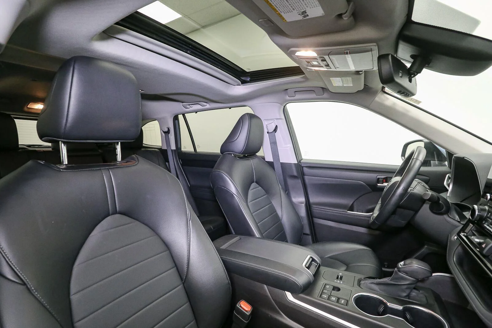 Used 2023 Moon Dust Toyota XLE image 20
