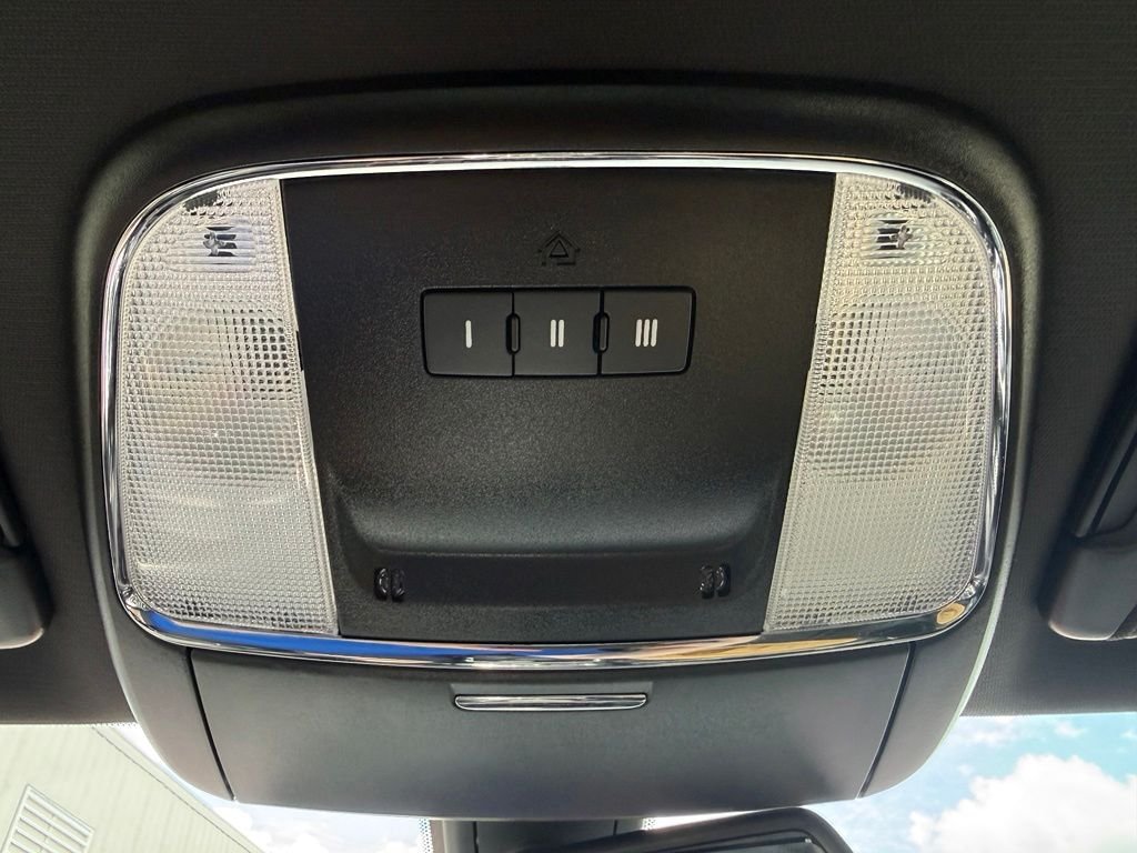 Used 2023 Go Mango! Dodge R/T Scat Pack image 31