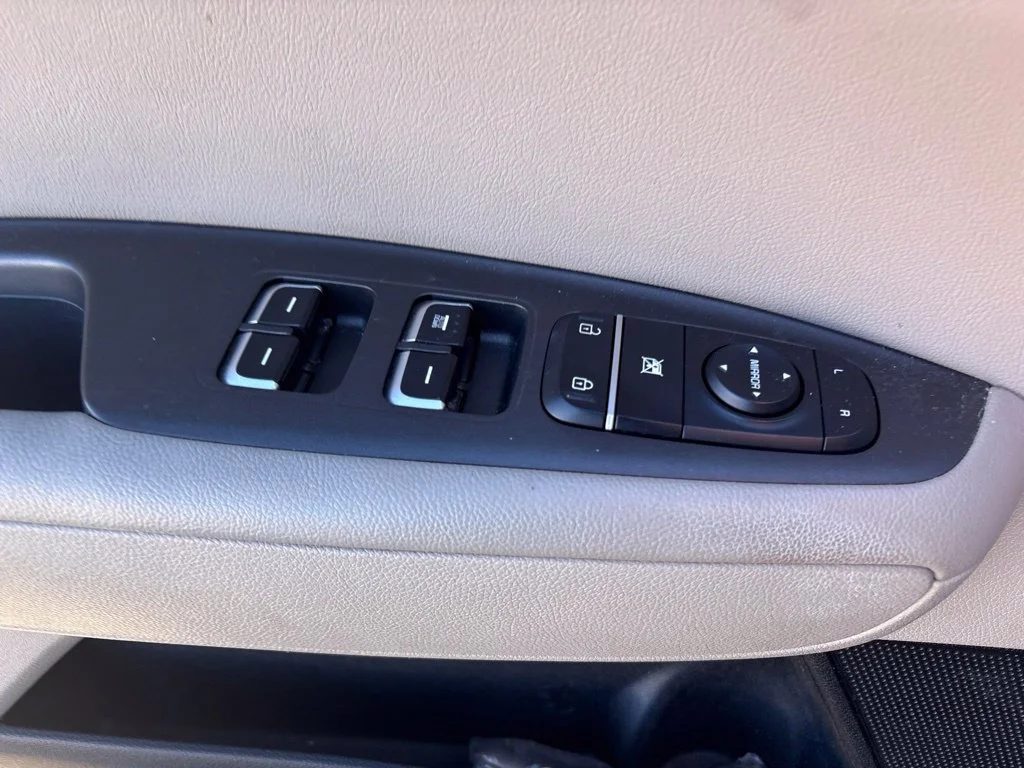Used 2017 Purple Kia LX image 25