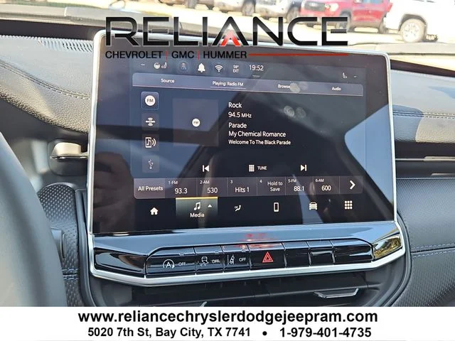 New 2026 Bright White Clearcoat Jeep Latitude image 27