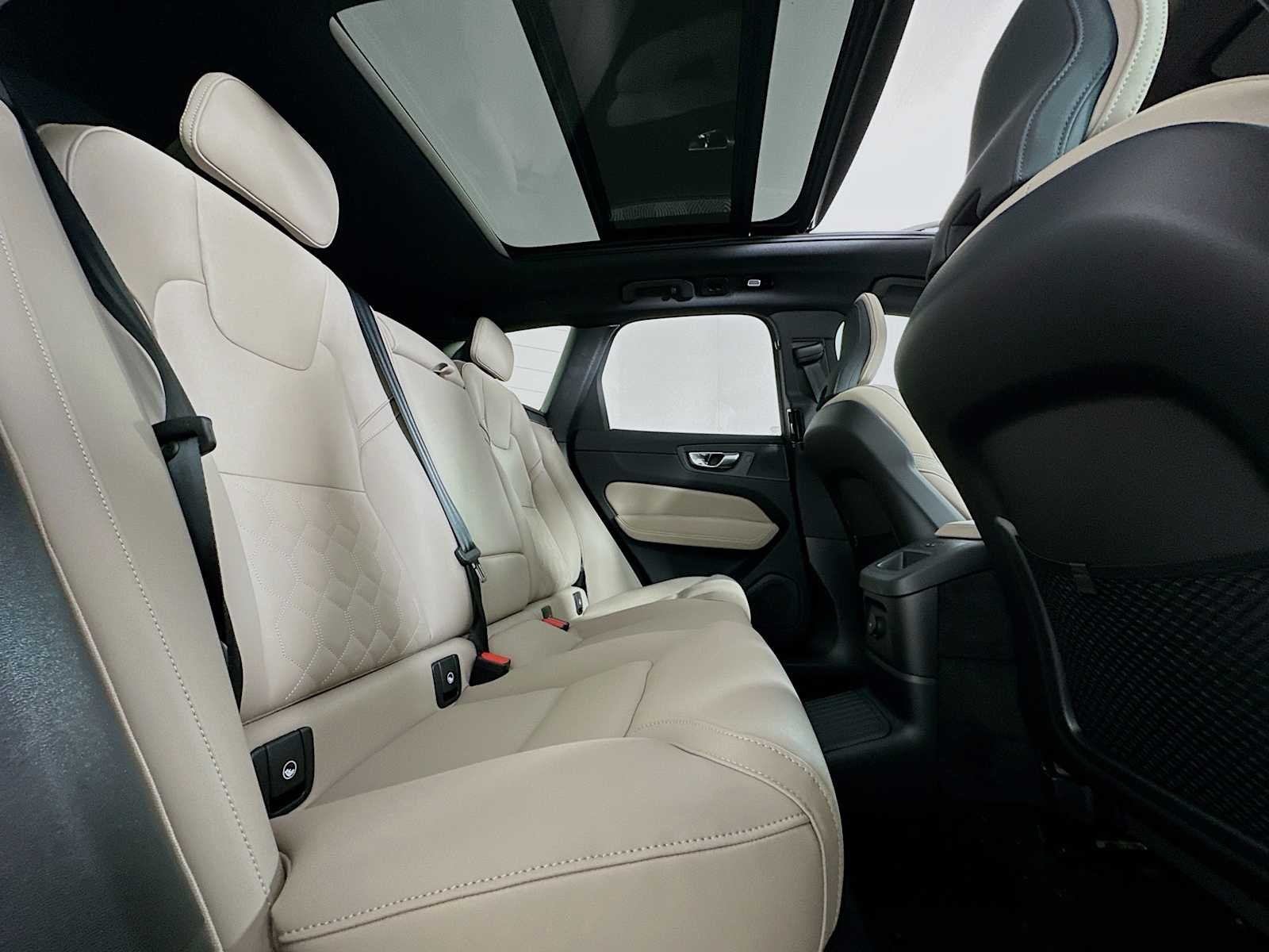 New 2026 Crystal White Volvo Plus image 24