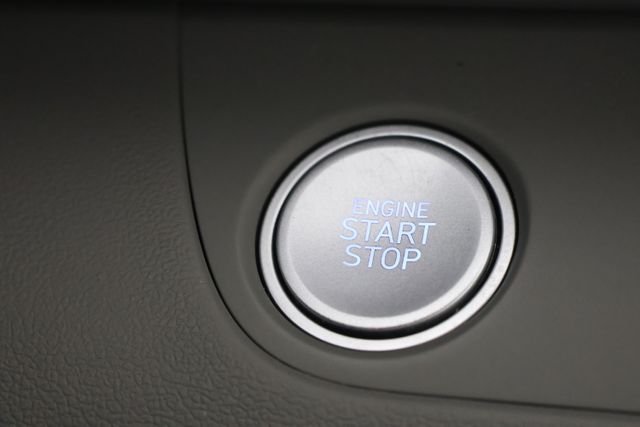 Used 2025 Red Hyundai SEL Convenience image 17