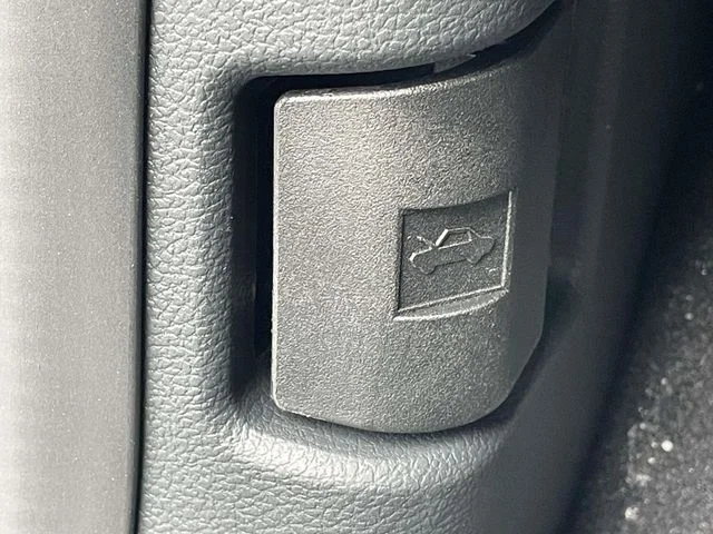 New 2026 Iconic Silver Metallic Ford Lariat® image 17