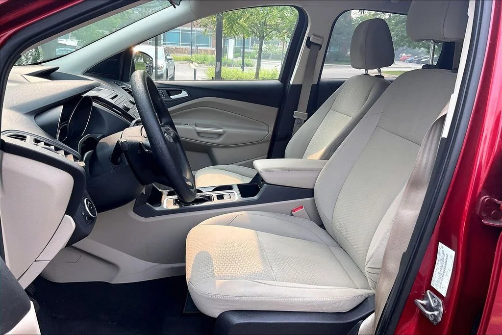 Used 2017 Red Ford SE image 28