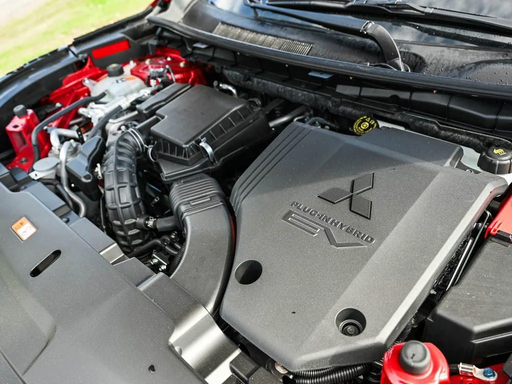 2025 Mitsubishi Outlander Plug-in Hybrid SEL - Photo 7
