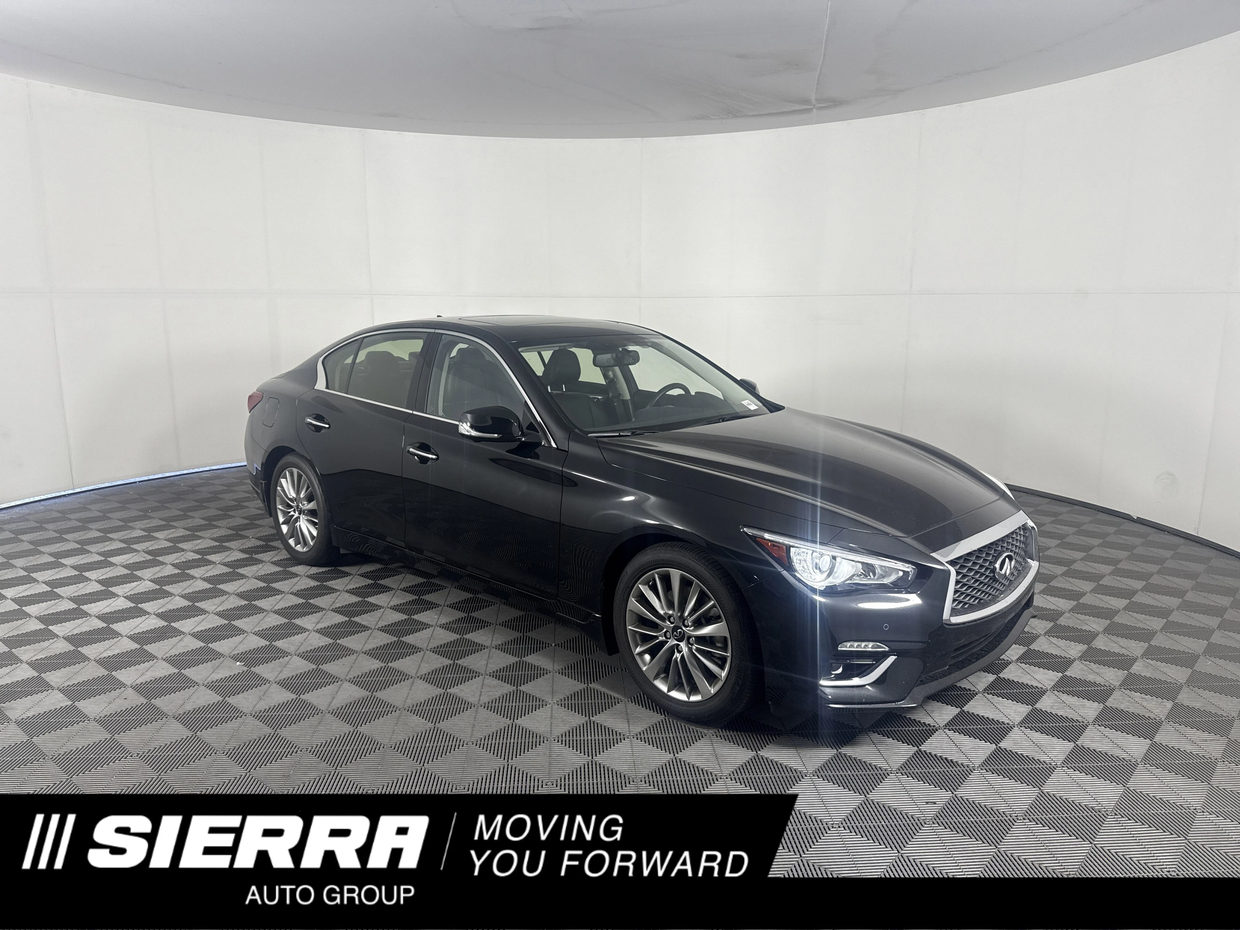 Used 2023 Midnight Black INFINITI LUXE image 1