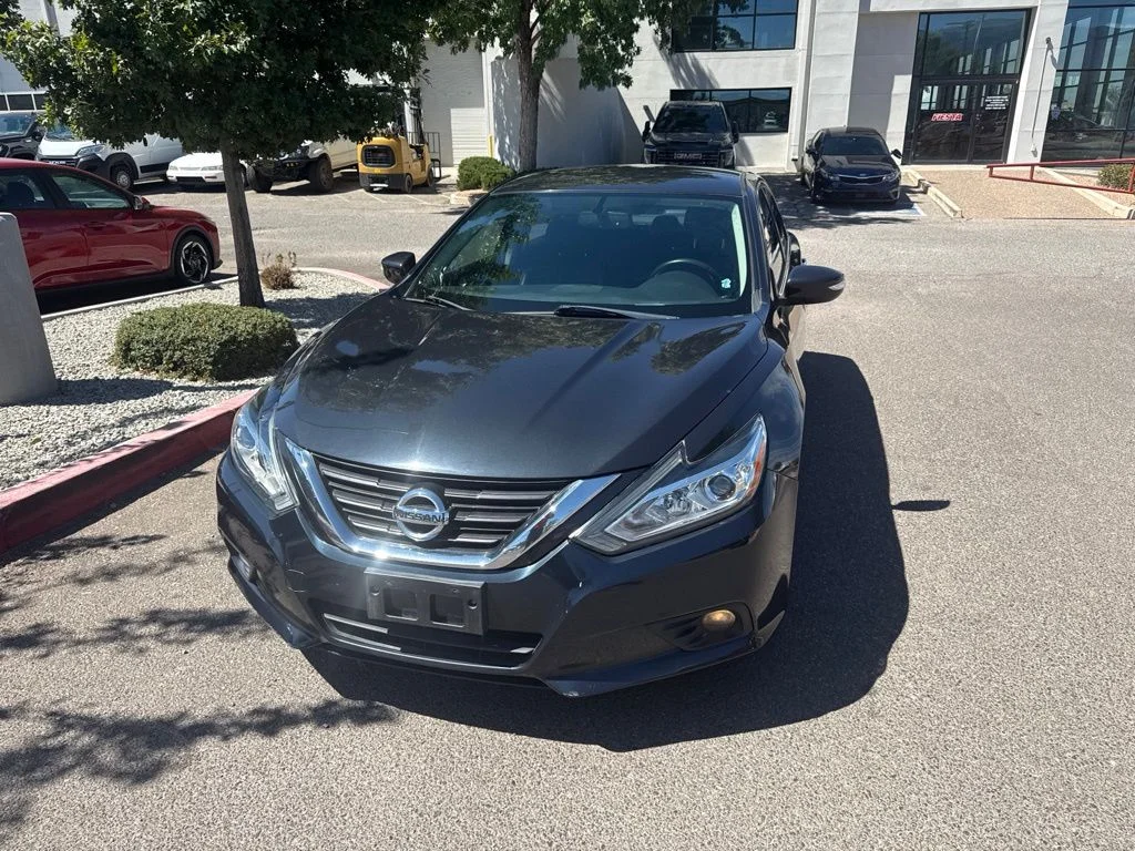Used 2018 Blue Nissan 2.5 SL image 2