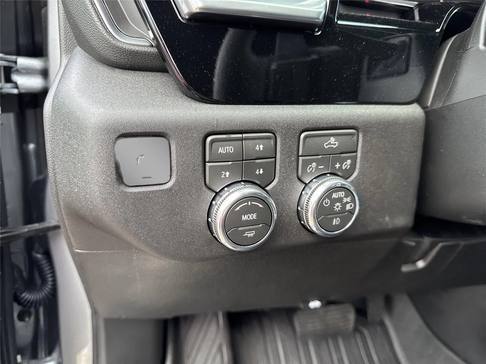 New 2026 Sterling Metallic GMC Elevation image 28