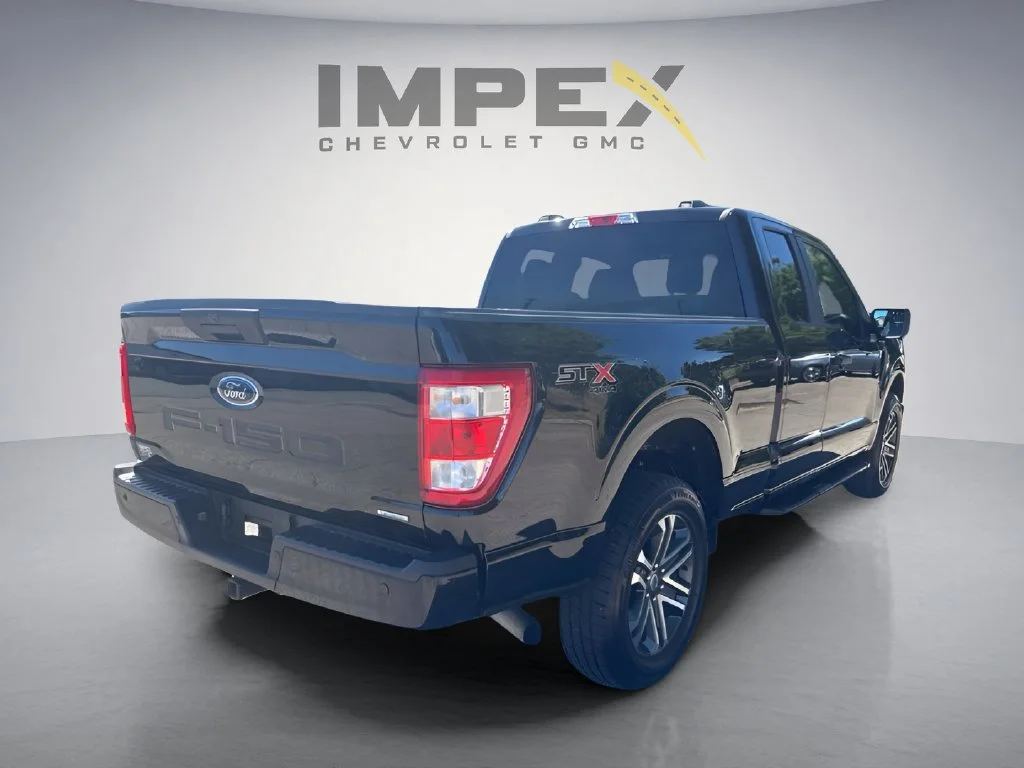Used 2023  Ford XL image 5