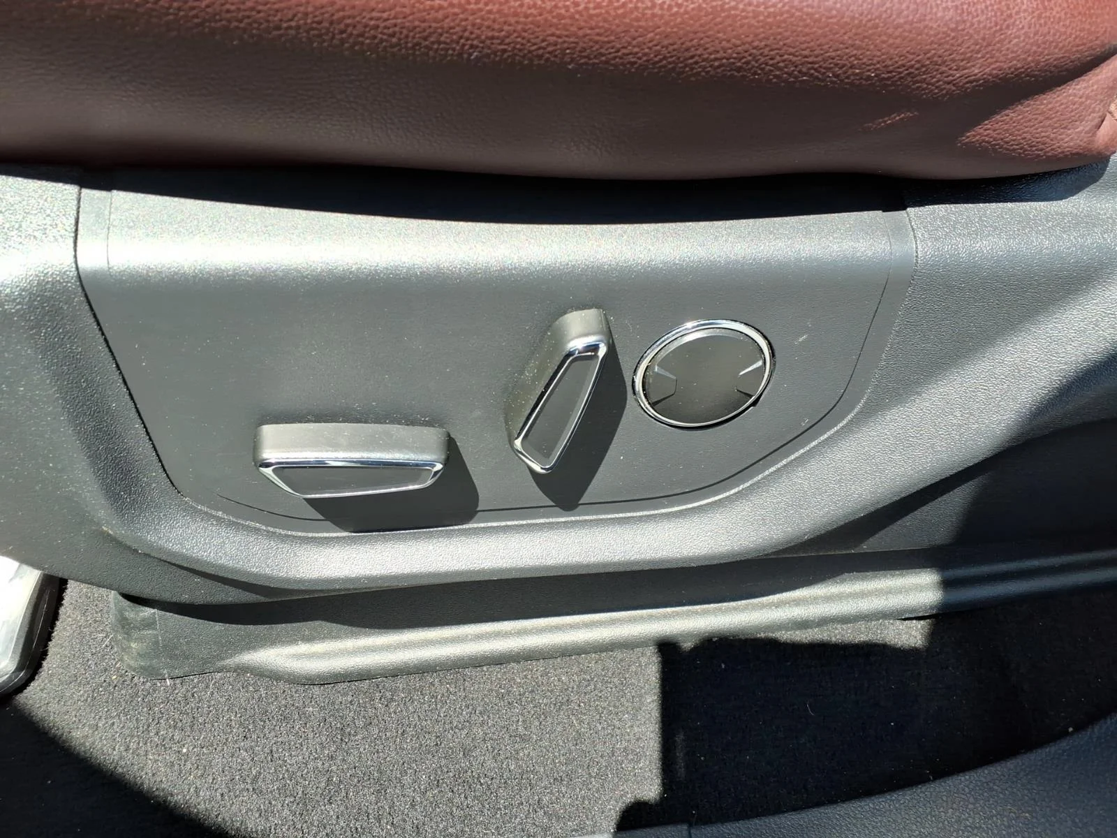 Used 2024  Ford Limited image 11