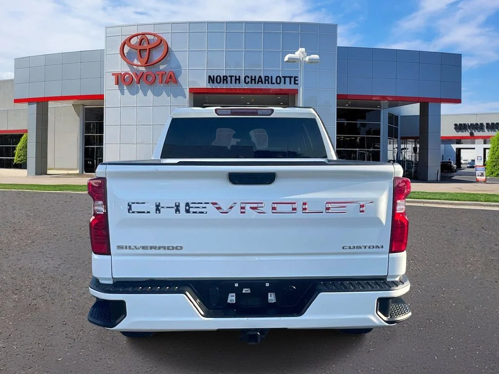 Used 2022 White Chevrolet Custom image 7