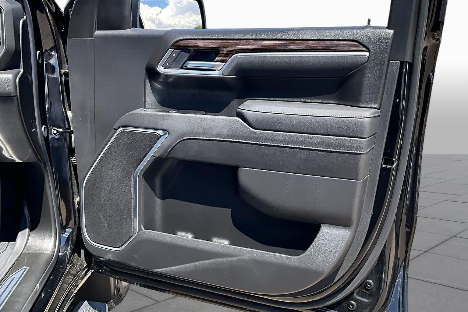 Used 2026 Onyx Black GMC Elevation image 20