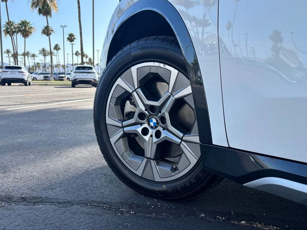 Used 2025 White BMW xDrive28i image 5