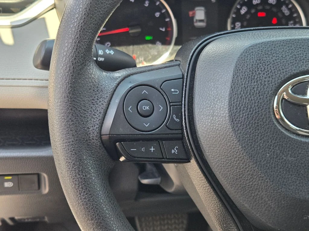 Used 2021 Silver Toyota XLE image 23