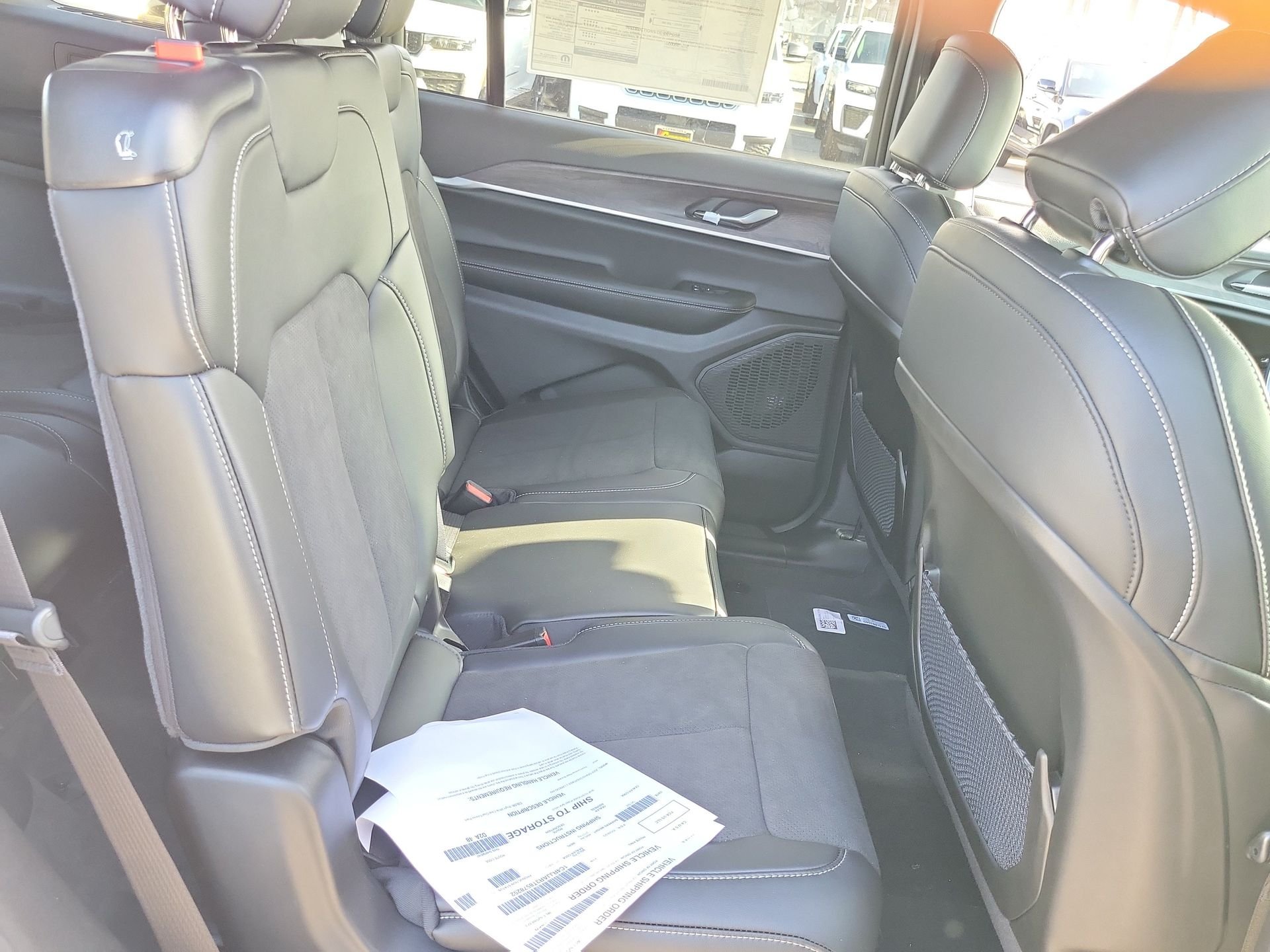 New 2026 Bright White Clear-Coat Exterior Paint Jeep Laredo image 14