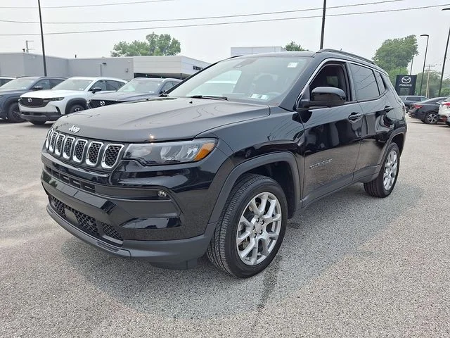 Used 2023 Black Jeep Latitude Lux image 3