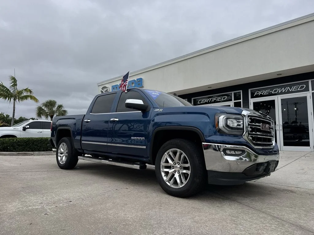 Used 2018 Blue Metallic GMC SLT image 22