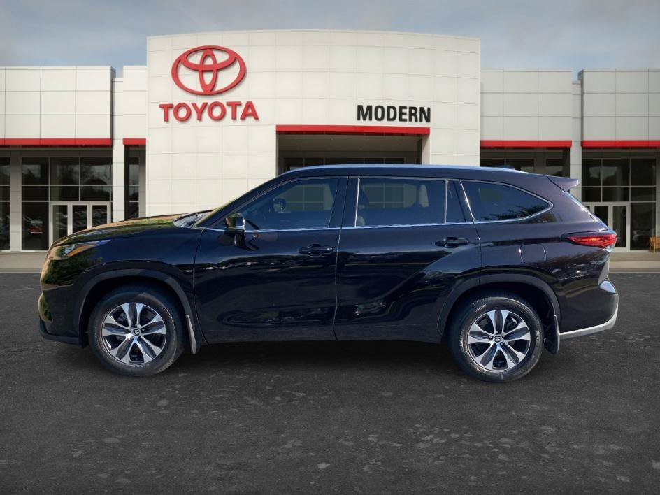 Certified Used 2020 Midnight Black Metallic Toyota XLE image 7