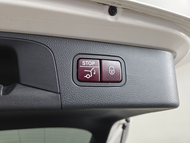 Used 2019 White Mercedes-Benz GLC 300 image 13