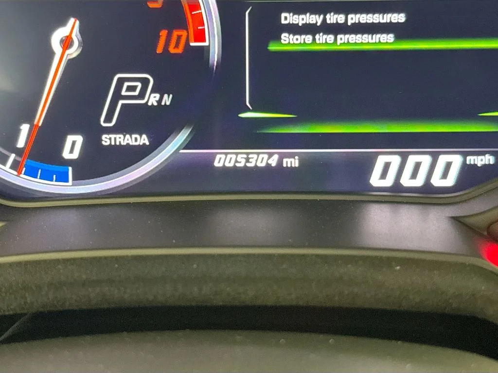 Used 2018 Gold Lamborghini Performante image 12