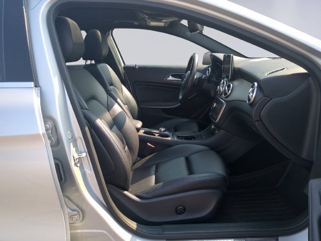 Used 2017  Mercedes-Benz GLA 250 image 18