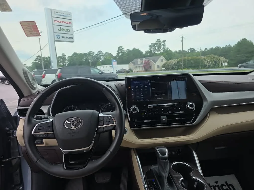 Used 2021 Moon Dust Toyota Platinum image 20