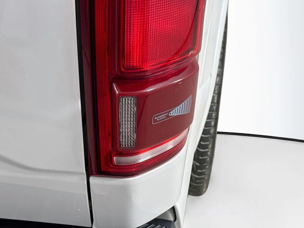 Used 2015 White Platinum Clearcoat Metallic Ford Lariat image 32
