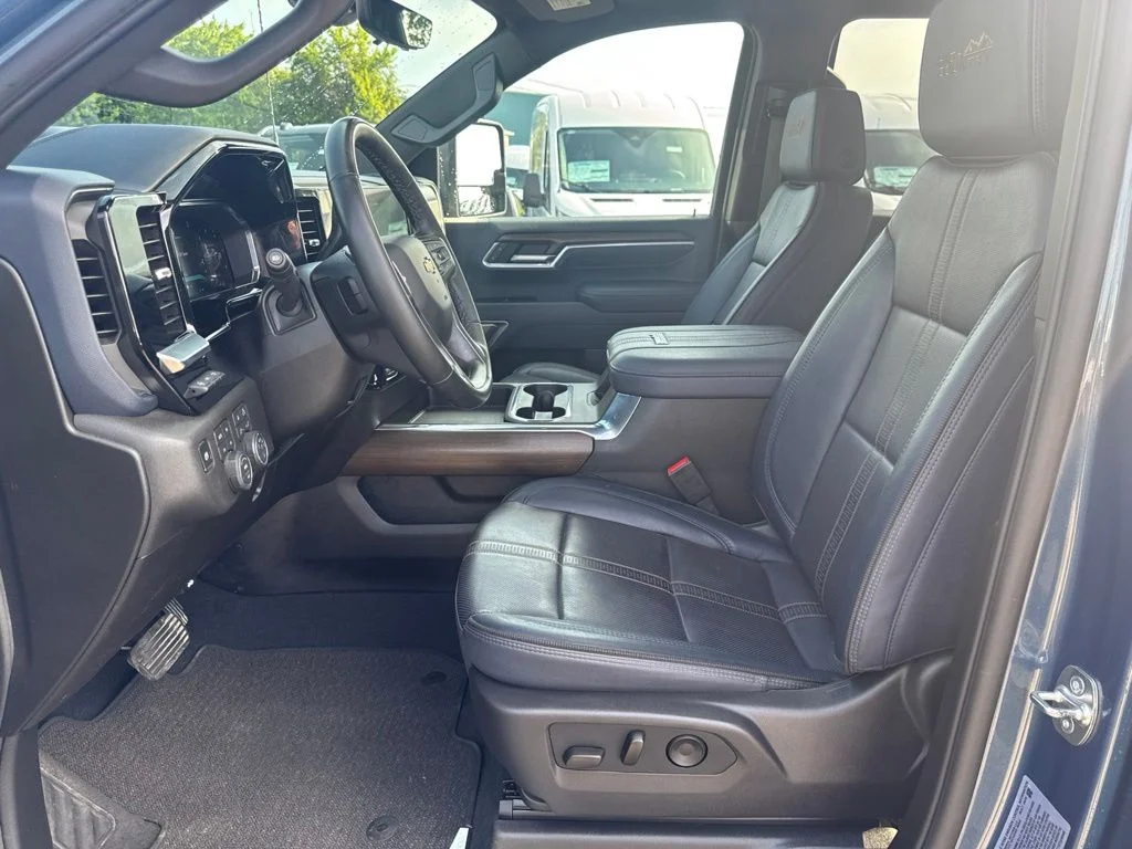 Used 2026 Blue Chevrolet High Country image 10