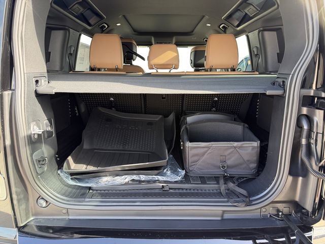 New 2026 Santorini Black Land Rover X-Dynamic SE image 18