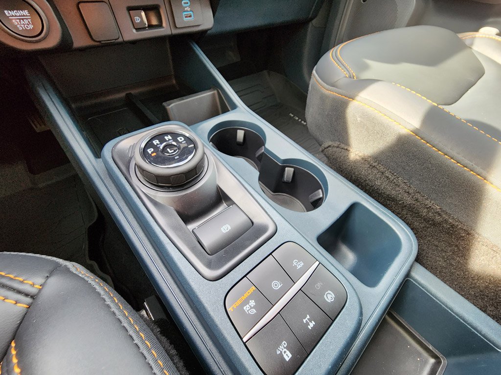 Used 2024 Azure Gray Metallic Tri-Coat Ford LARIAT Advanced image 31