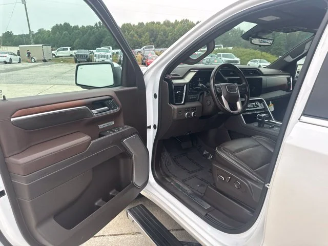Used 2025 White GMC Denali image 23