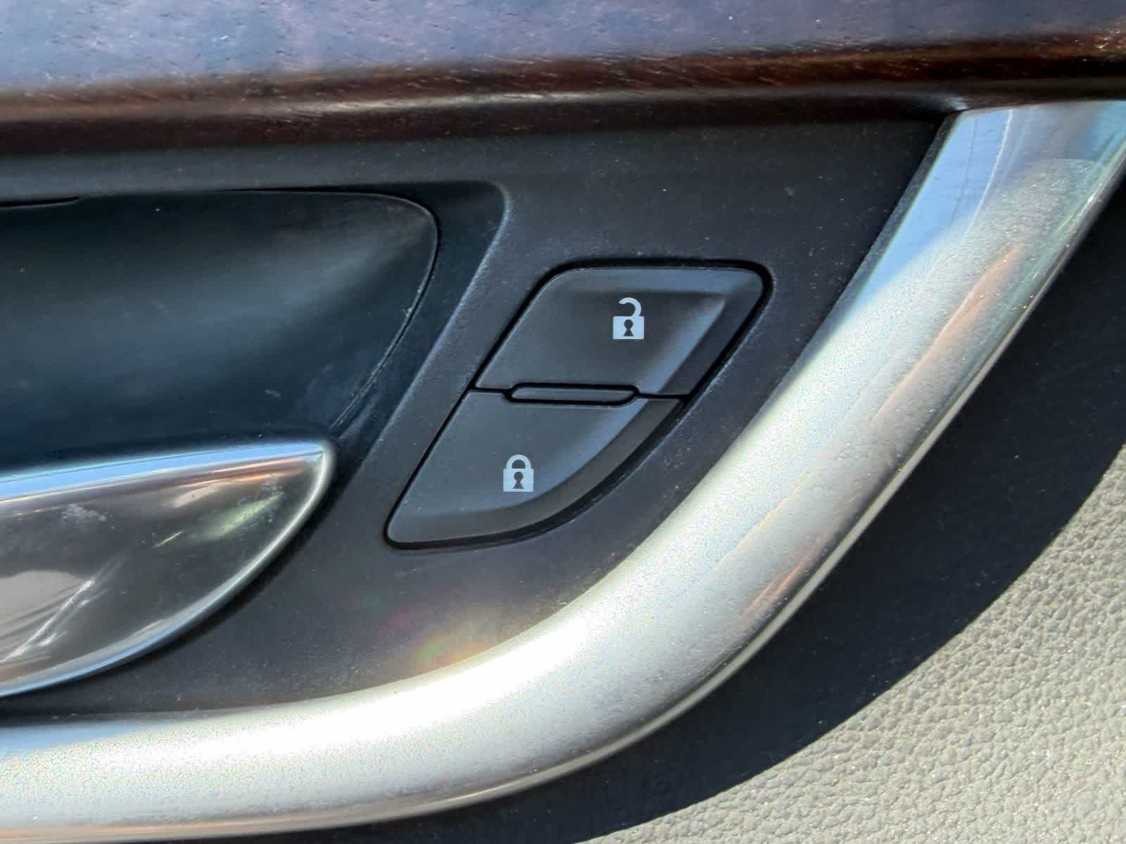 Used 2019 Radiant Silver Metallic Cadillac Luxury image 9