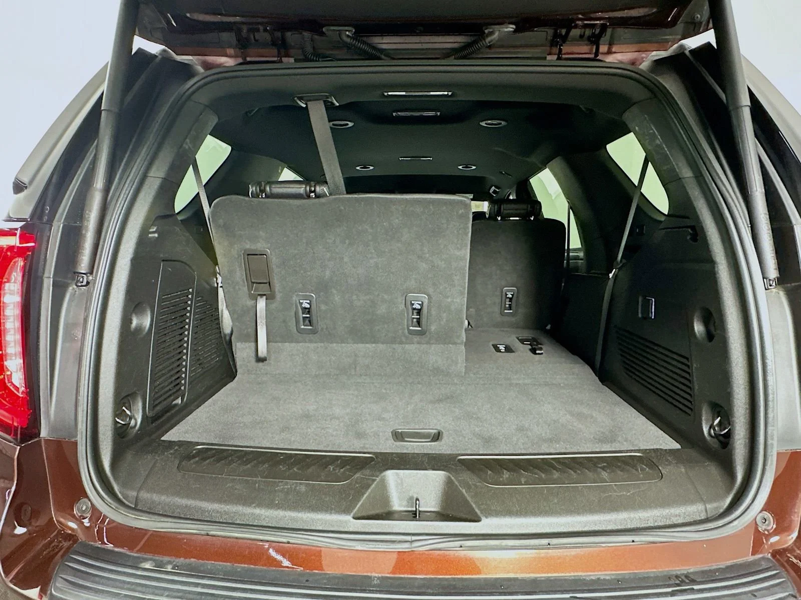 2023 GMC Yukon SLT - Photo 29