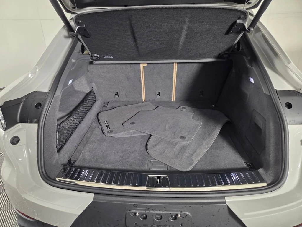 Used 2023 Chalk Porsche Platinum Edition image 29