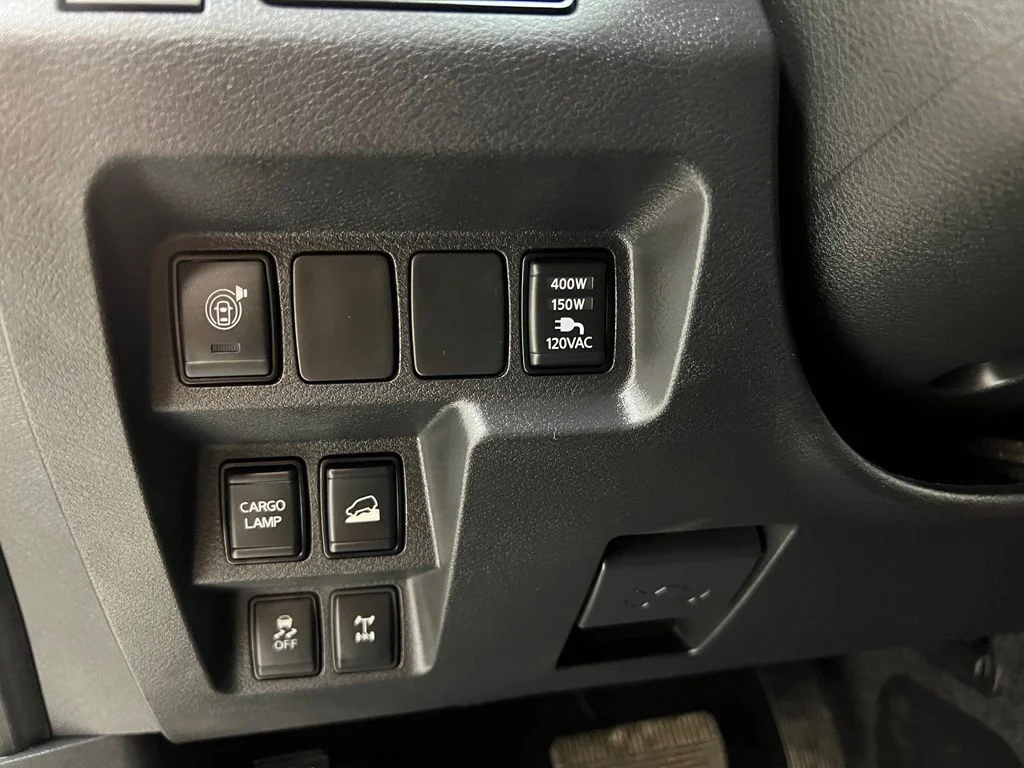 Used 2024 White Nissan PRO-4X image 18
