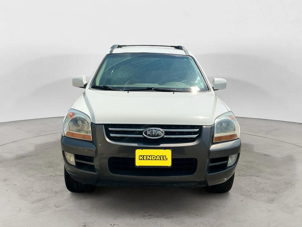 Used 2005 White Kia EX image 2