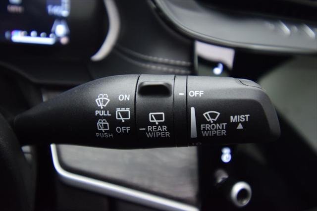 New 2026 Diamond Black Crystal Pearl-Coat Exterior Paint Jeep Limited image 31