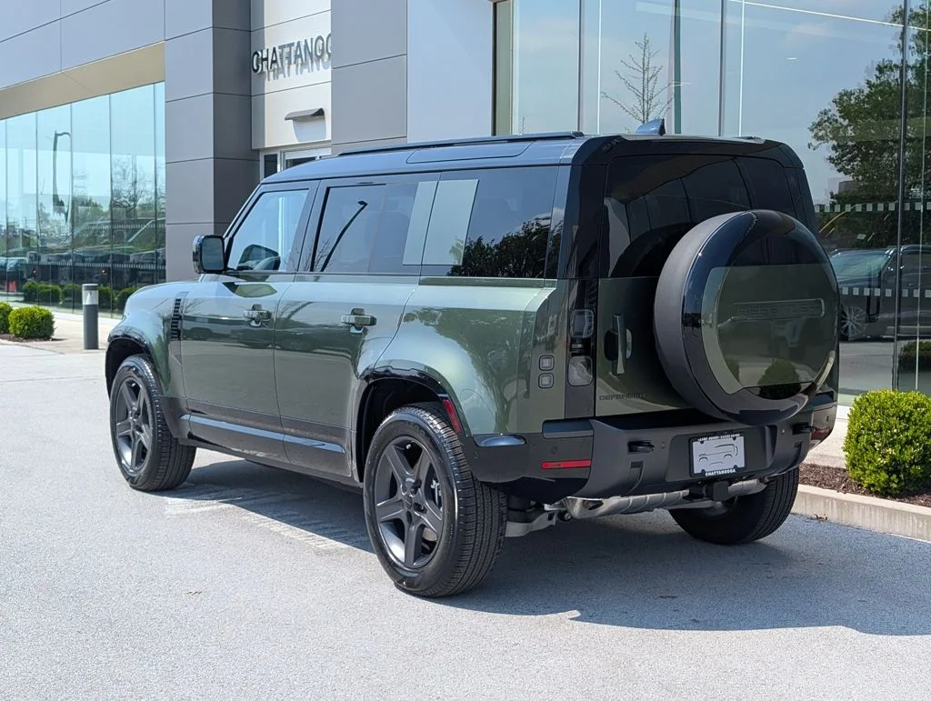 New 2026 Woolstone Green Land Rover X-Dynamic SE image 3
