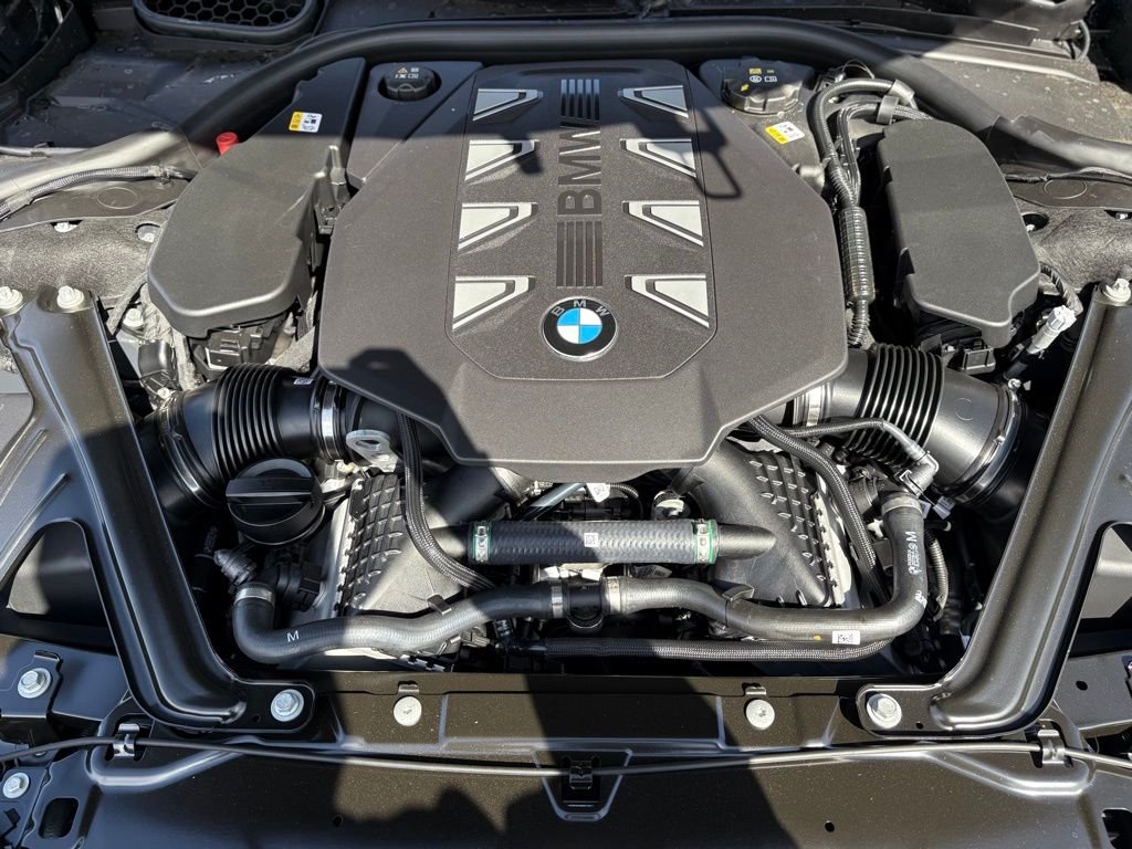 2025 BMW 7 Series 760i - Photo 21