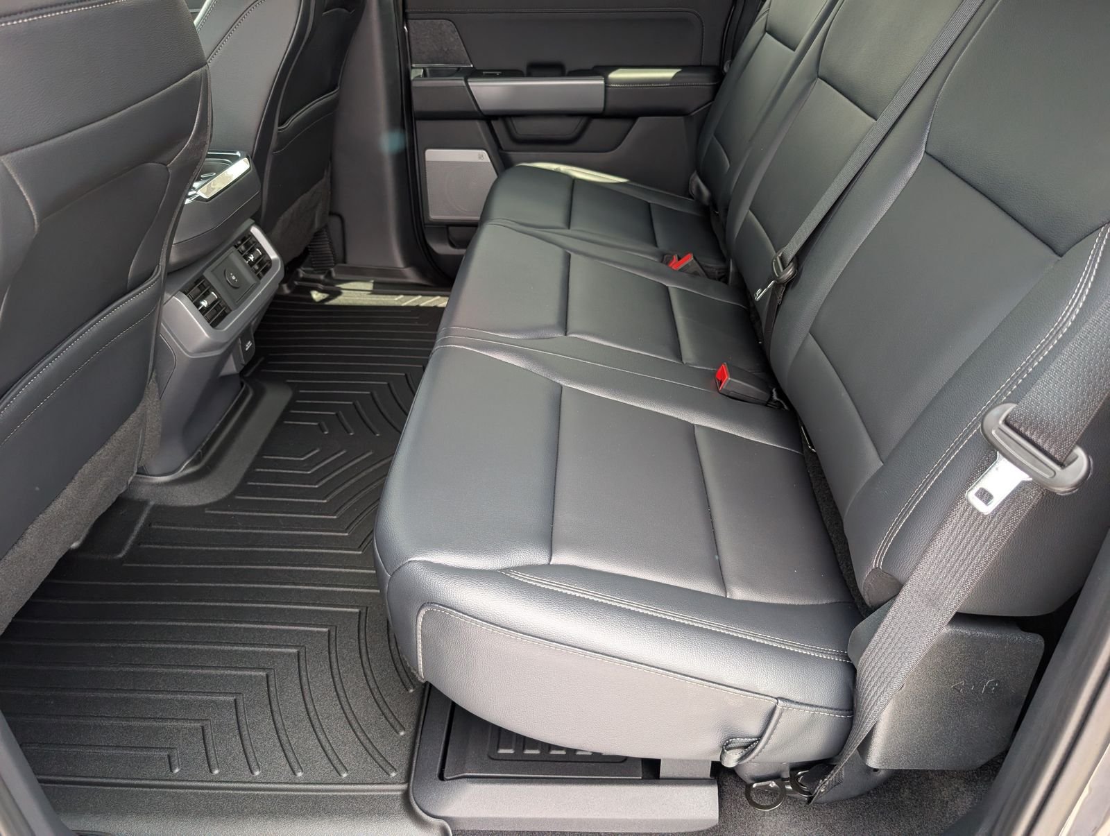 New 2026 Carbonized Gray Metallic Ford XLT image 33