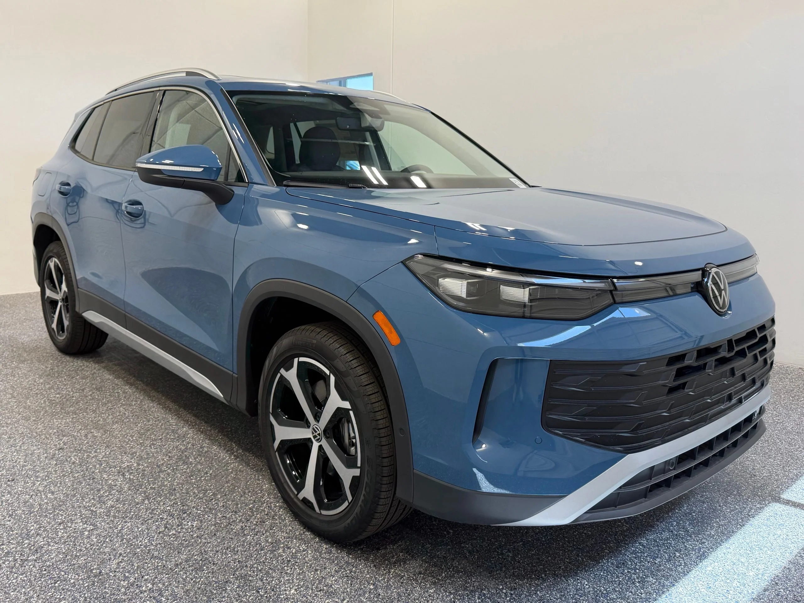 New 2026 Blue Volkswagen SE image 9