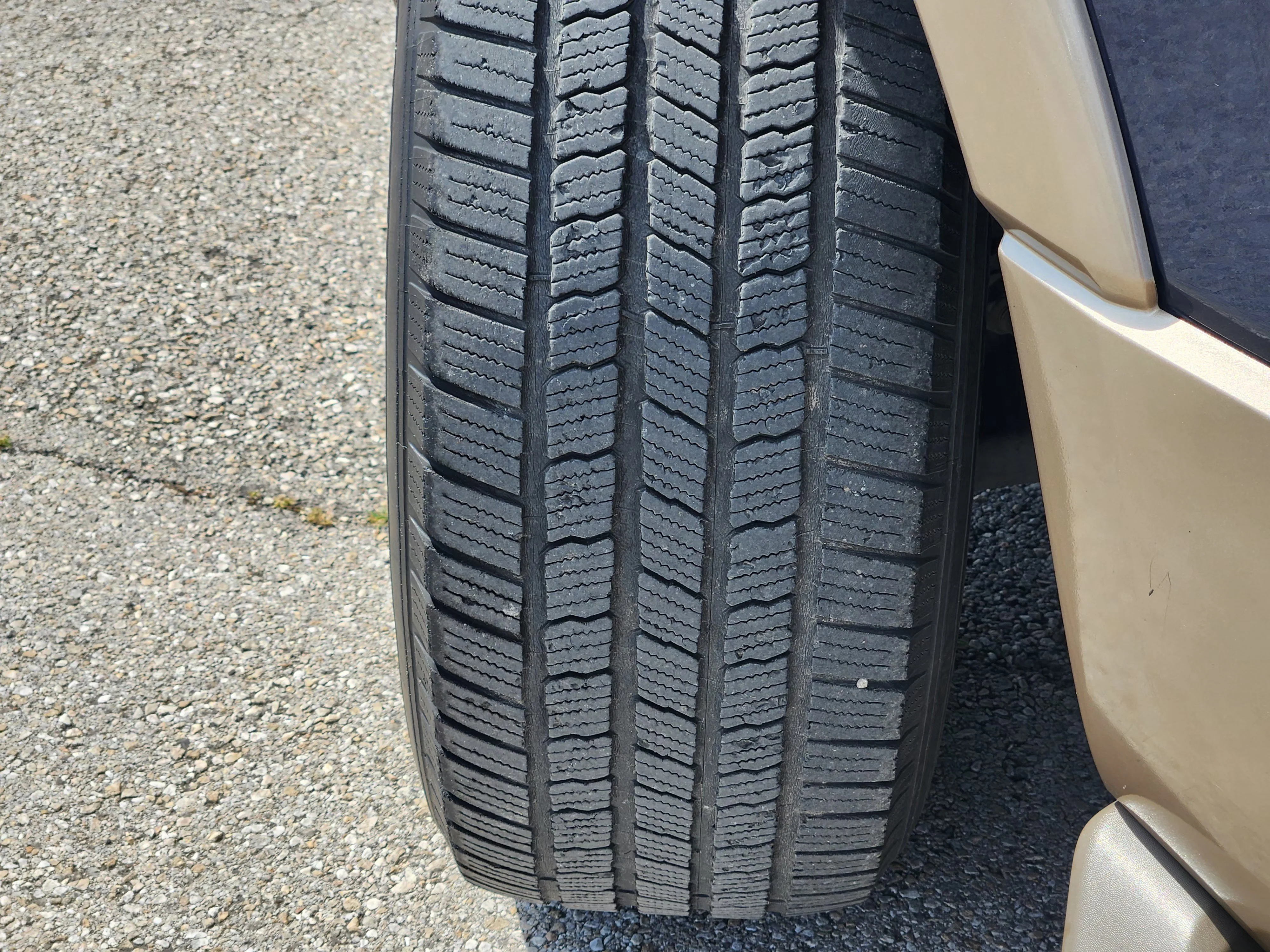 Used 2013 Blue Ford XLT image 11
