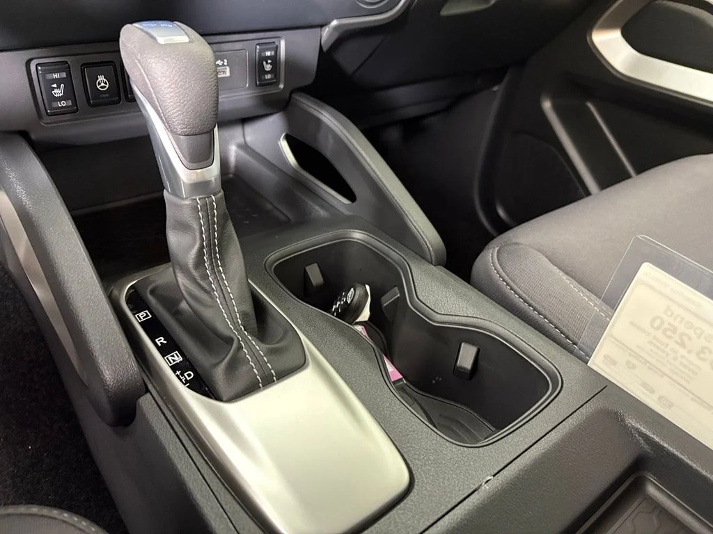 New 2026 Glacier White Nissan Crew Cab SV image 31