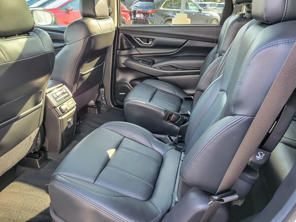 Used 2025 White Subaru Onyx Edition Touring image 11