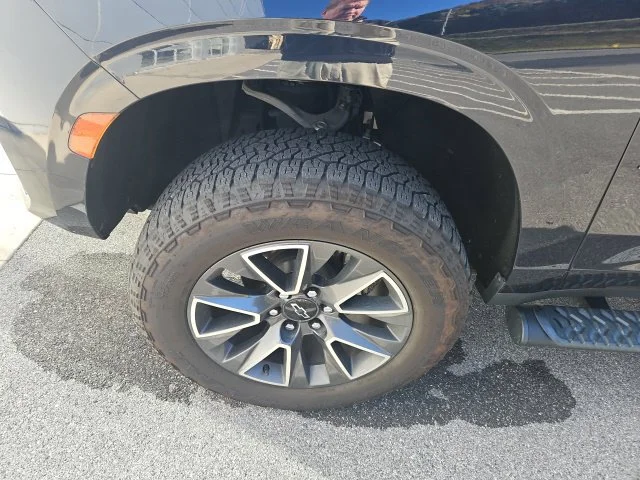 Used 2022 Blue Chevrolet Z71 image 3