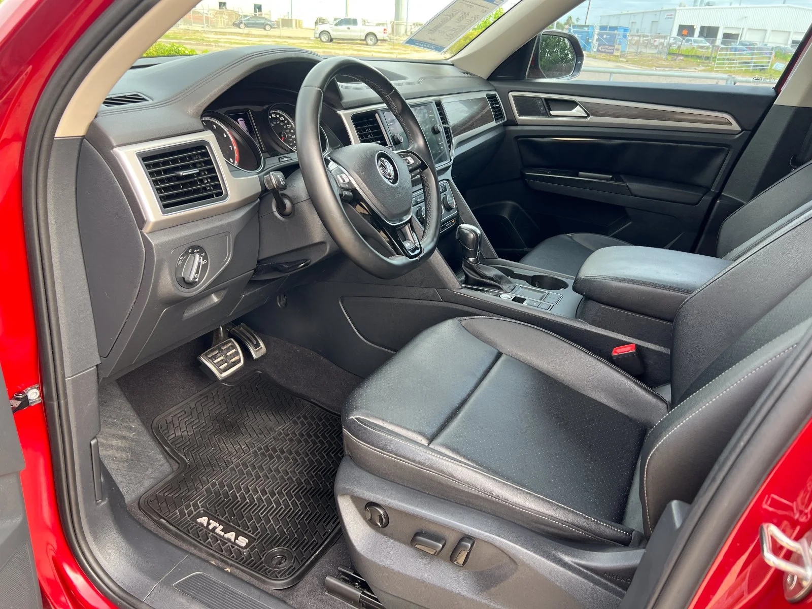 Used 2019 Red Volkswagen 3.6L V6 SE image 17
